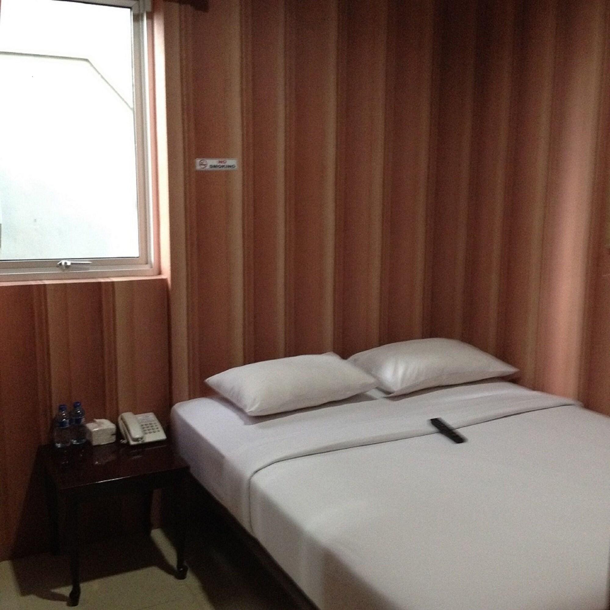 Twins Hotel Джакарта Екстериор снимка