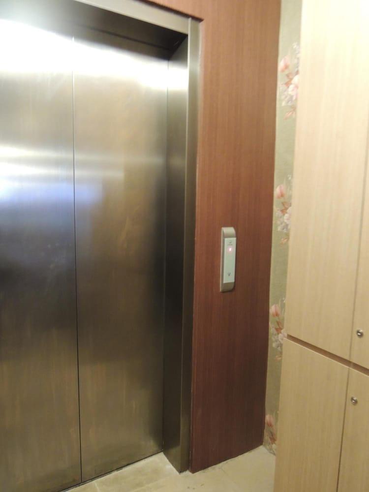 Twins Hotel Джакарта Екстериор снимка